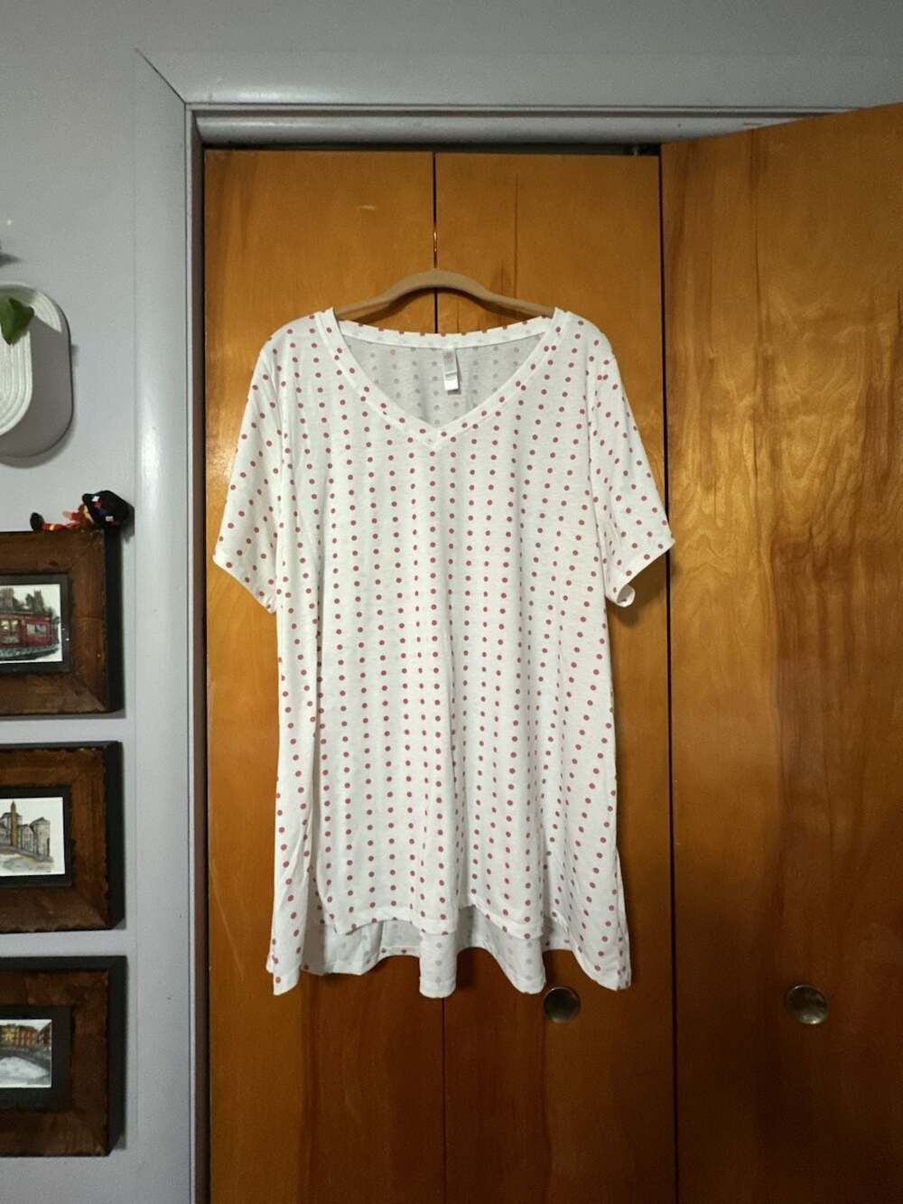 LuLaRoe V-Neck Polka Dot T-Shirt Size 3XL White Pink Short Sleeve